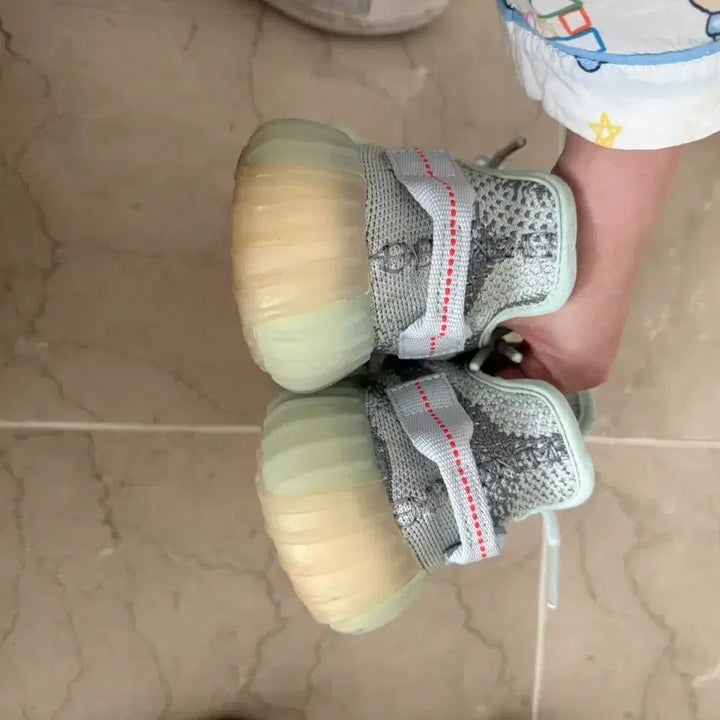 [BUNJANG] Adidas Yeezy Boost 230 Sneakers / 아디다스 이지부스트 230