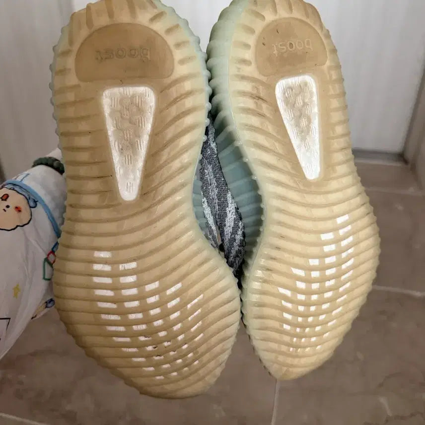[BUNJANG] Adidas Yeezy Boost 230 Sneakers / 아디다스 이지부스트 230
