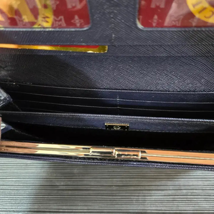 [BUNJANG] Metrocity Black Tassel Long Wallet / 메트로시티 블랙 장지갑 태슬 장식