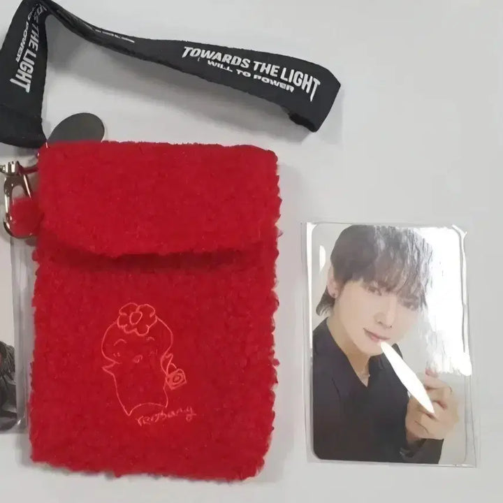 [BUNJANG] ATEEZ Yeosang Strap Mini Pouch / ATEEZ 에이티즈 스트랩 미니 파우치 여상