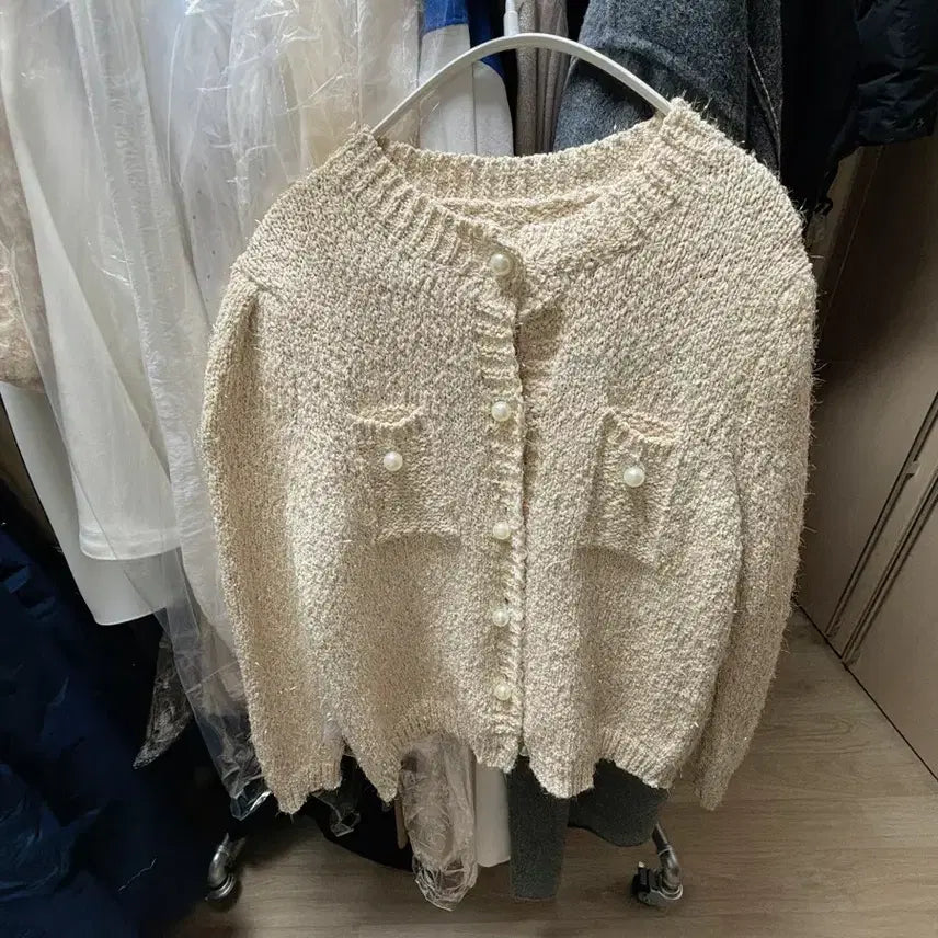 [BUNJANG] Yeri Yeri Pearl Cardigan / 여리여리 진주 가디건