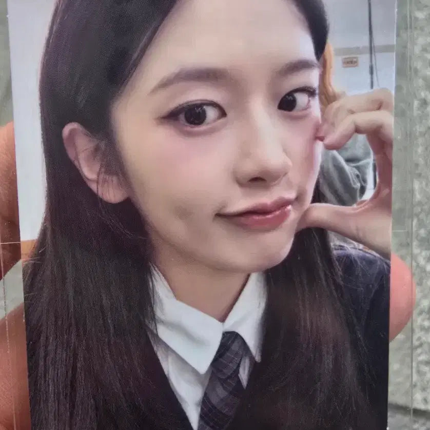 [BUNJANG] IVE An Yujin Re-Vive Black Hole POB Photocard / 아이브 안유진 리바이브 블랙홀 공방포카