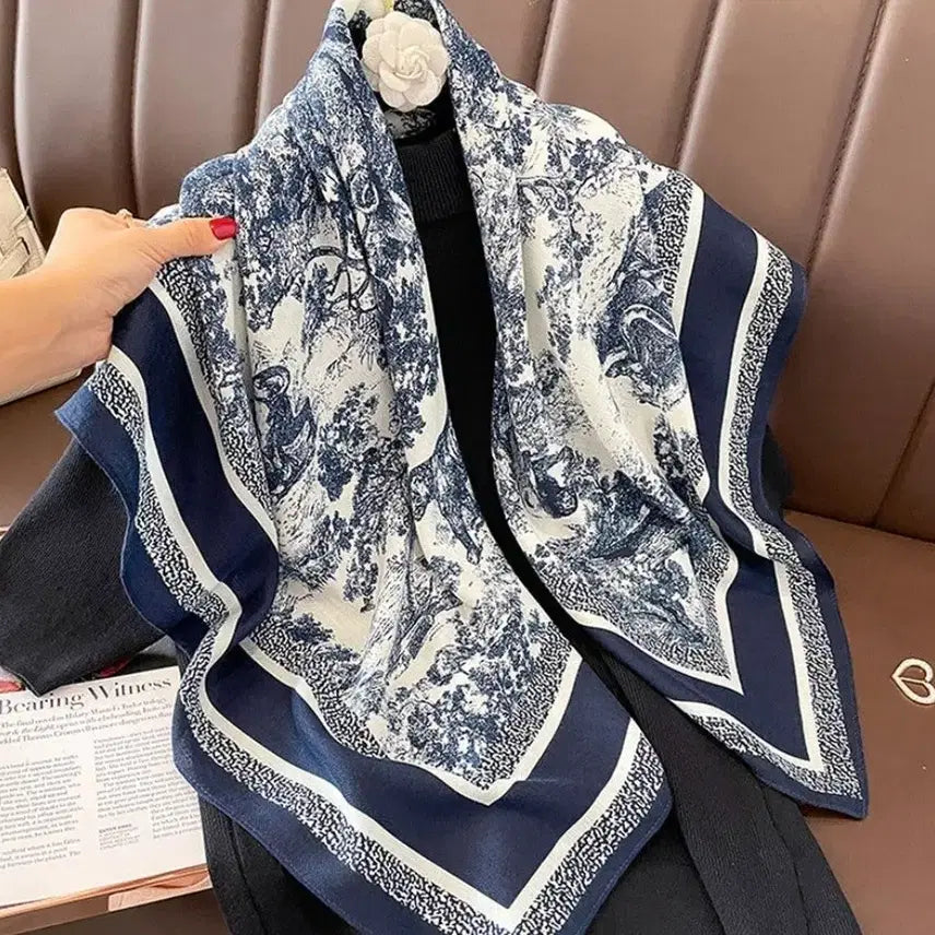 [BUNJANG] Blue and White Pattern Scarf / 청/흰색 패턴스카프(새상품)