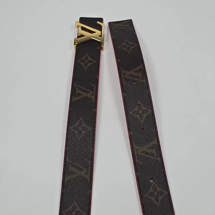 [BUNJANG] Louis Vuitton Monogram LV Initiales Reversible Belt / 루이비통 모노그램 LV 이니셜 리버서블 벨트 ( 75 )