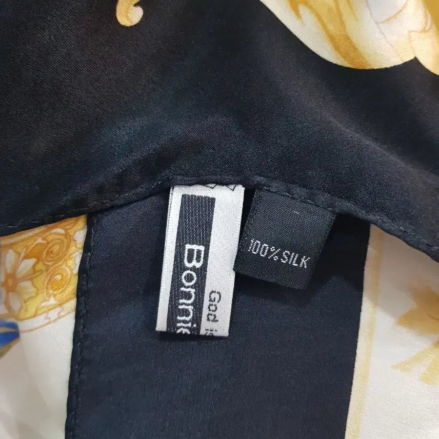 [SOLD OUT] Bonnie joyce 플라워 패턴 실크 스카프 블랙/아이보리