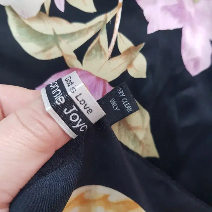 [SOLD OUT] Bonnie joyce 플라워 패턴 실크 스카프 블랙/아이보리