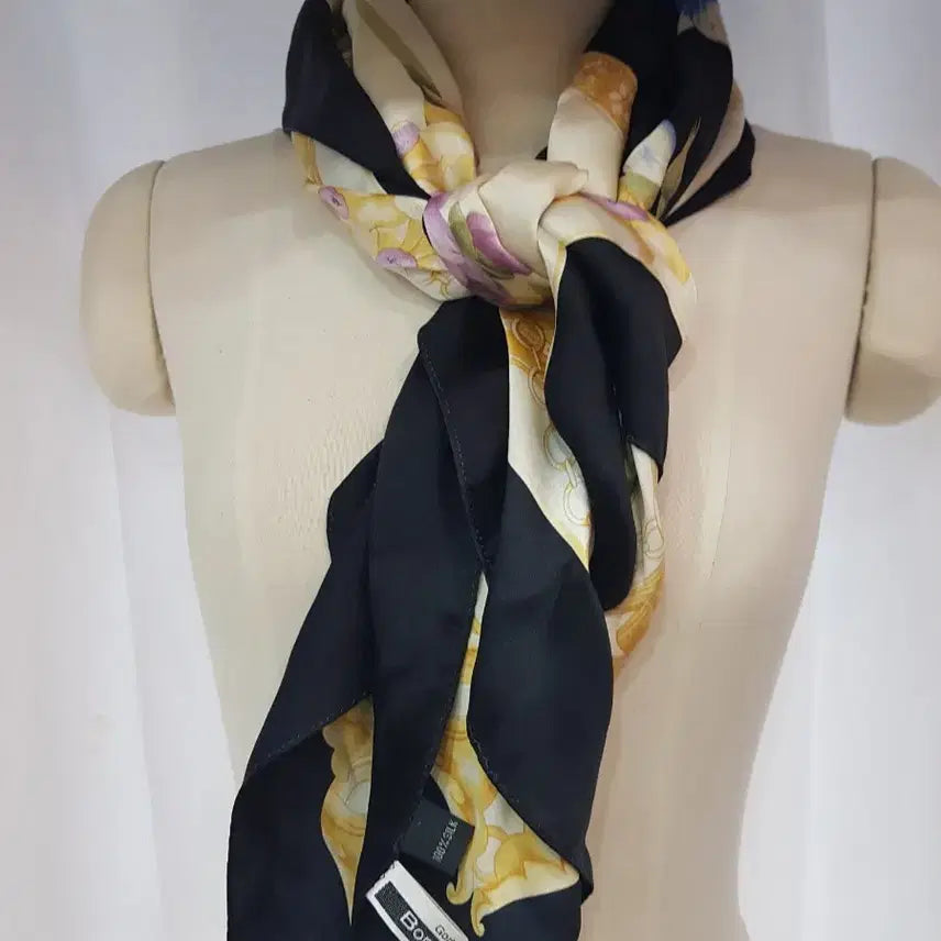 [SOLD OUT] Bonnie joyce 플라워 패턴 실크 스카프 블랙/아이보리