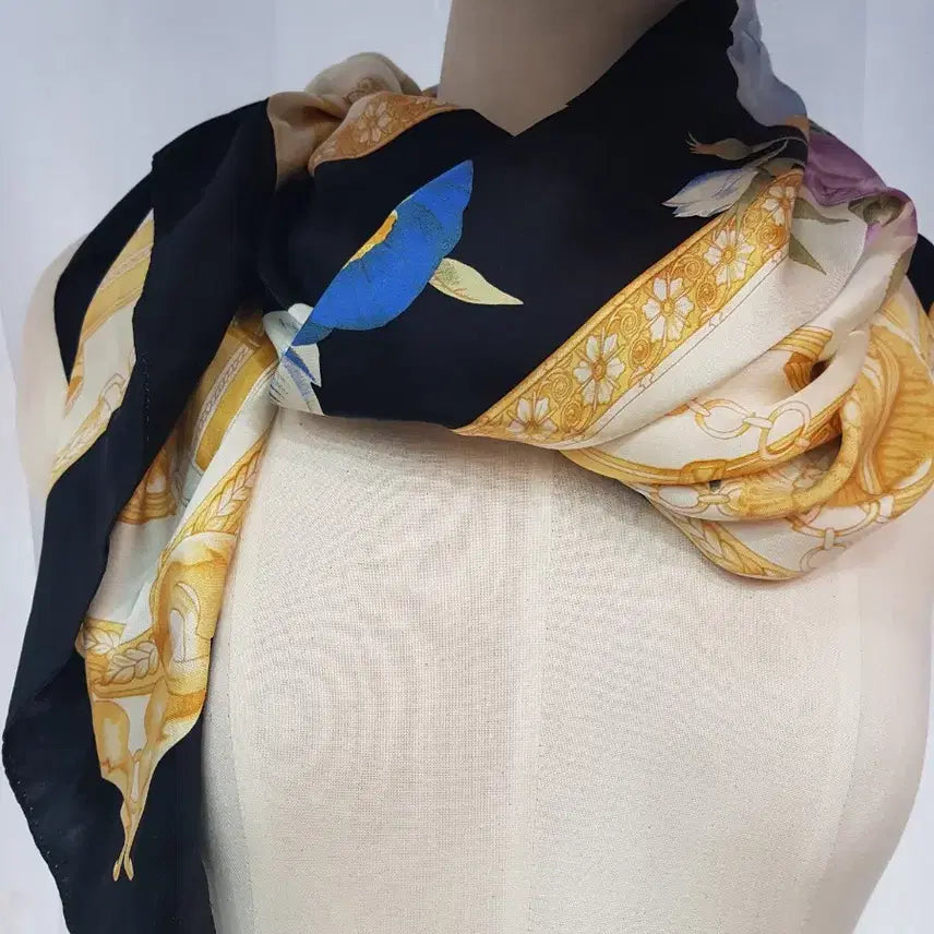 [SOLD OUT] Bonnie joyce 플라워 패턴 실크 스카프 블랙/아이보리