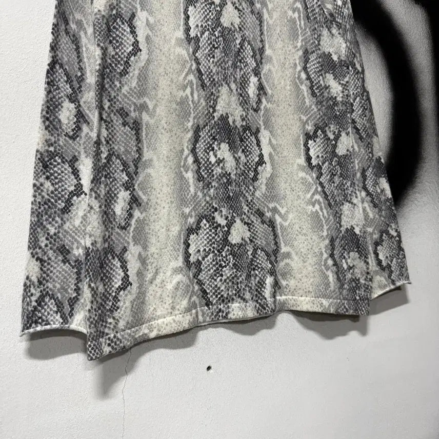 [BUNJANG] Vintage Gray Python Pattern Long Sleeve / VTG 빈티지 그레이 파에톤 애니멀 패턴 롱슬리브