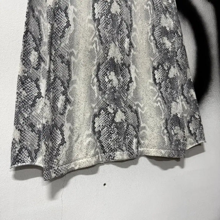 [BUNJANG] Vintage Gray Python Pattern Long Sleeve / VTG 빈티지 그레이 파에톤 애니멀 패턴 롱슬리브