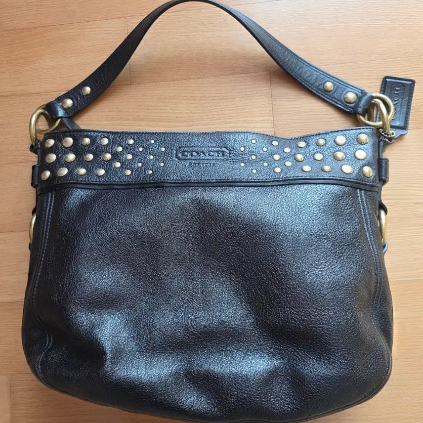[BUNJANG] Coach Black Studded Shoulder Bag with Crossbody Strap / 코치 블랙 스터드 숄더백 (크로스끈 포함)