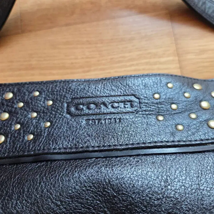 [BUNJANG] Coach Black Studded Shoulder Bag with Crossbody Strap / 코치 블랙 스터드 숄더백 (크로스끈 포함)
