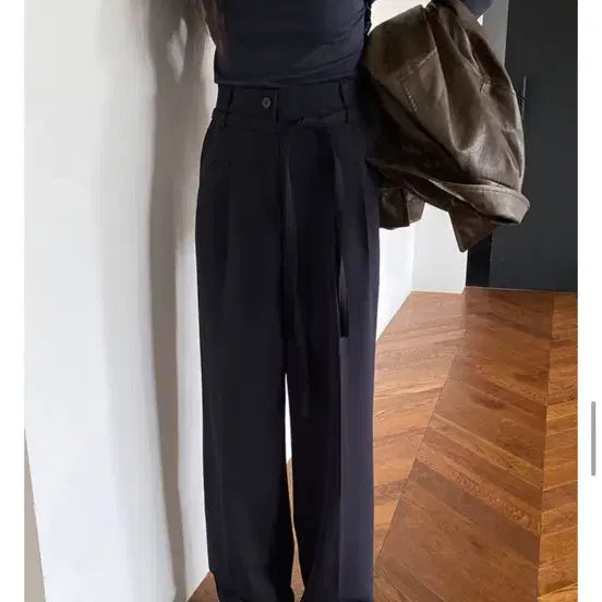 [BUNJANG] Kinda Beige Zedborough Strap Slacks / 킨다베이지 제드버러 스트랩 슬랙스