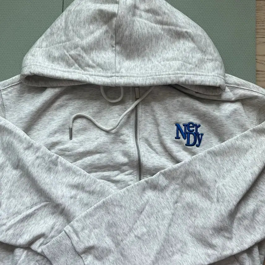 [BUNJANG] Nerdy NY Track Crop Hoodie Zip-up / 널디 NY 트랙 크롭 후드집업 새상품