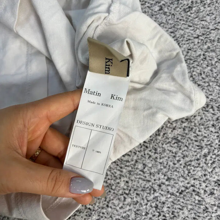 [SOLD OUT] 실측 마뗑킴 화이트 로고 반팔티 0303J