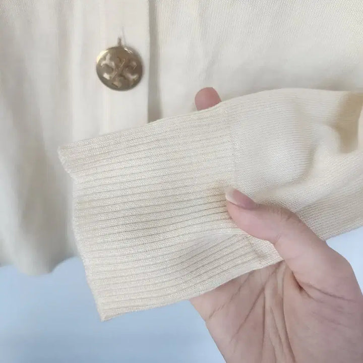 [BUNJANG] Tory Burch Ivory Gold Button Cardigan / 토리버치 아이보리 금장 버튼 가디건
