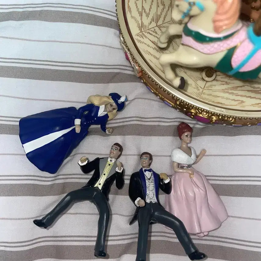 [BUNJANG] Barbie Holiday Go-Round Carousel Music Box (1998) / 빈티지 바비 홀리데이 메리고라운드 회전목마 오르골 (1998년도 제품)
