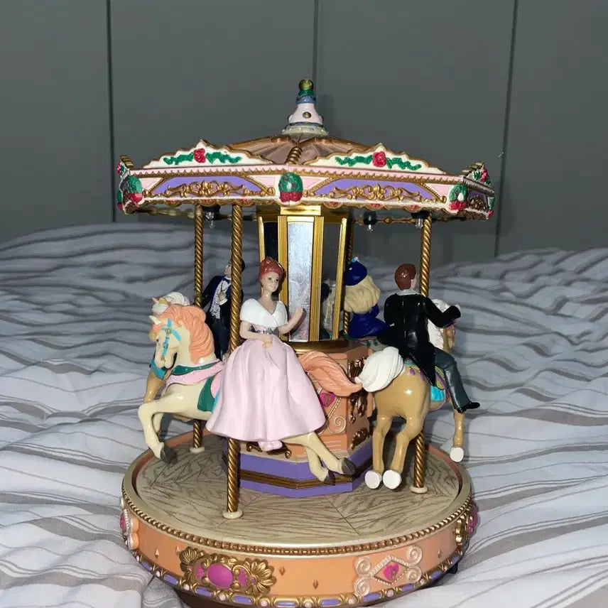 [BUNJANG] Barbie Holiday Go-Round Carousel Music Box (1998) / 빈티지 바비 홀리데이 메리고라운드 회전목마 오르골 (1998년도 제품)