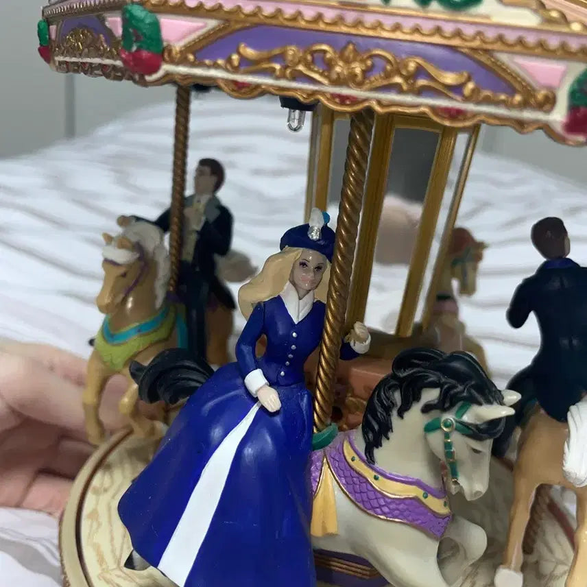 [BUNJANG] Barbie Holiday Go-Round Carousel Music Box (1998) / 빈티지 바비 홀리데이 메리고라운드 회전목마 오르골 (1998년도 제품)