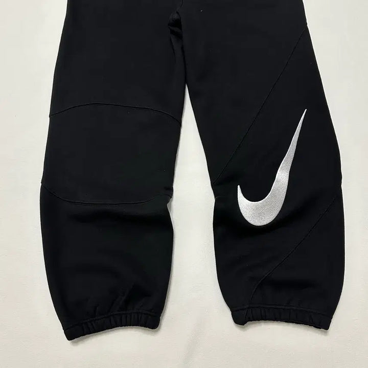 [BUNJANG] Supreme Nike Embroidered Logo Air Max Jogger Pants / 슈프림 나이키 자수로고 에어맥스 조거 팬츠 면바지 기모 블랙 색상