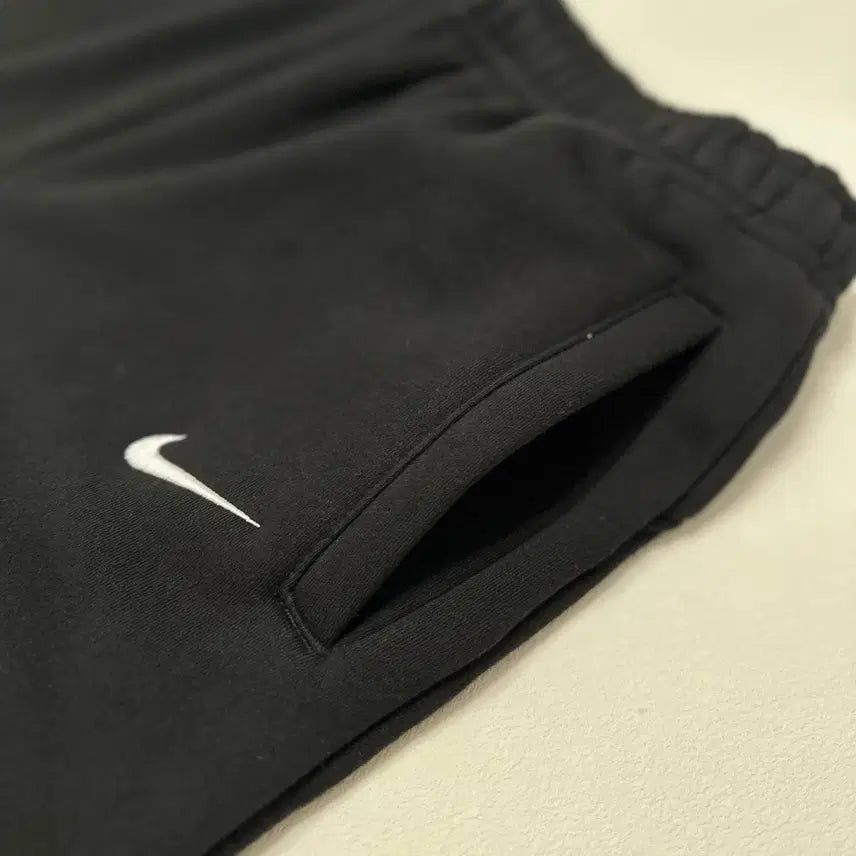 [BUNJANG] Supreme Nike Embroidered Logo Air Max Jogger Pants / 슈프림 나이키 자수로고 에어맥스 조거 팬츠 면바지 기모 블랙 색상