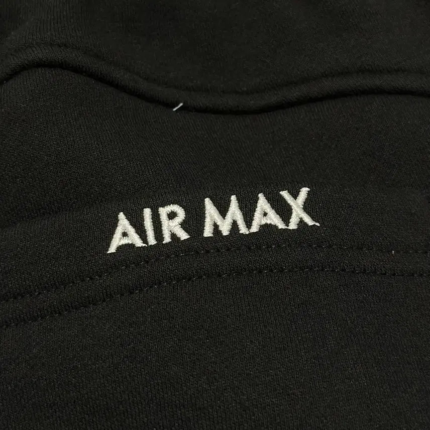 [BUNJANG] Supreme Nike Embroidered Logo Air Max Jogger Pants / 슈프림 나이키 자수로고 에어맥스 조거 팬츠 면바지 기모 블랙 색상