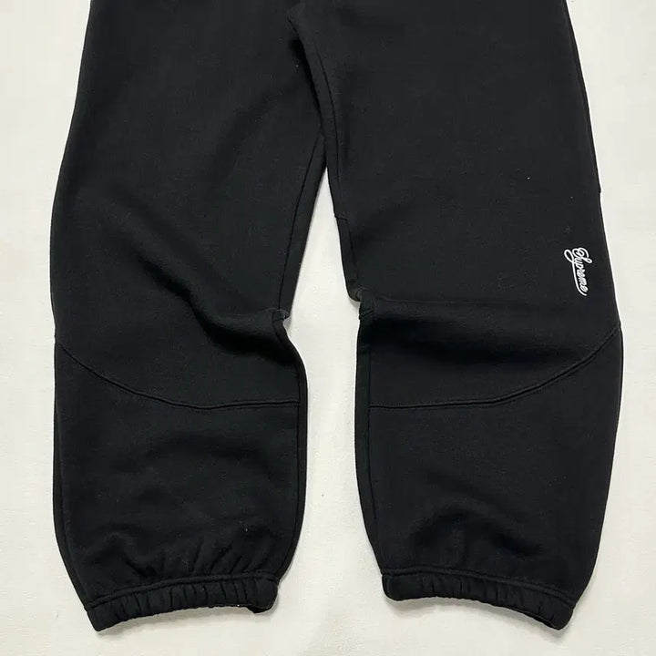 [BUNJANG] Supreme Nike Embroidered Logo Air Max Jogger Pants / 슈프림 나이키 자수로고 에어맥스 조거 팬츠 면바지 기모 블랙 색상