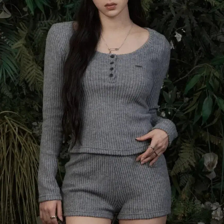 [BUNJANG] Khaki Point Button T-Shirt and Mini Shorts Set / 카키포인트 버튼 티셔츠 쇼츠 set 셋업