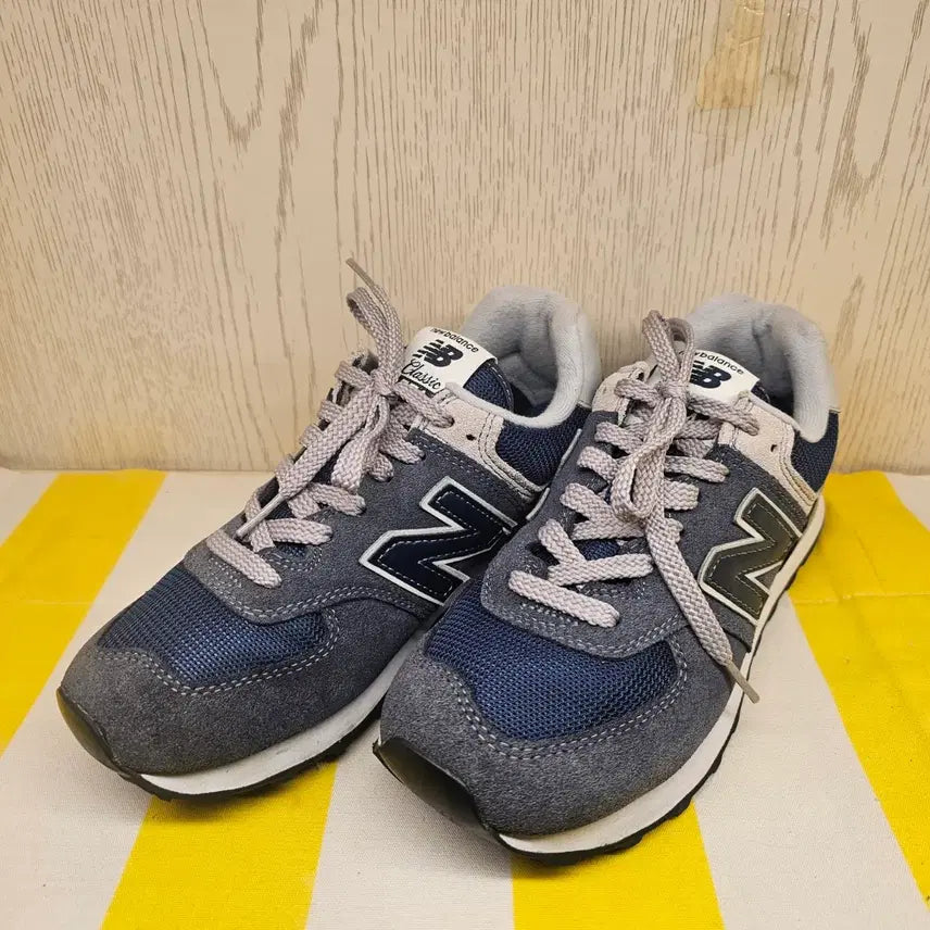 [BUNJANG] New Balance Classic Sneakers (245mm) / 사이즈 245mm / 뉴발란스(New Balance)의 클래식 스니커즈