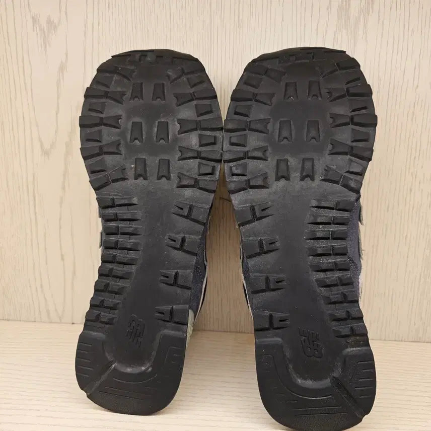 [BUNJANG] New Balance Classic Sneakers (245mm) / 사이즈 245mm / 뉴발란스(New Balance)의 클래식 스니커즈