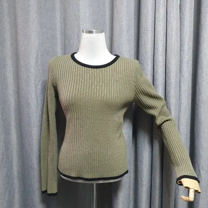 [SOLD OUT] 카키 라인테 이너니트