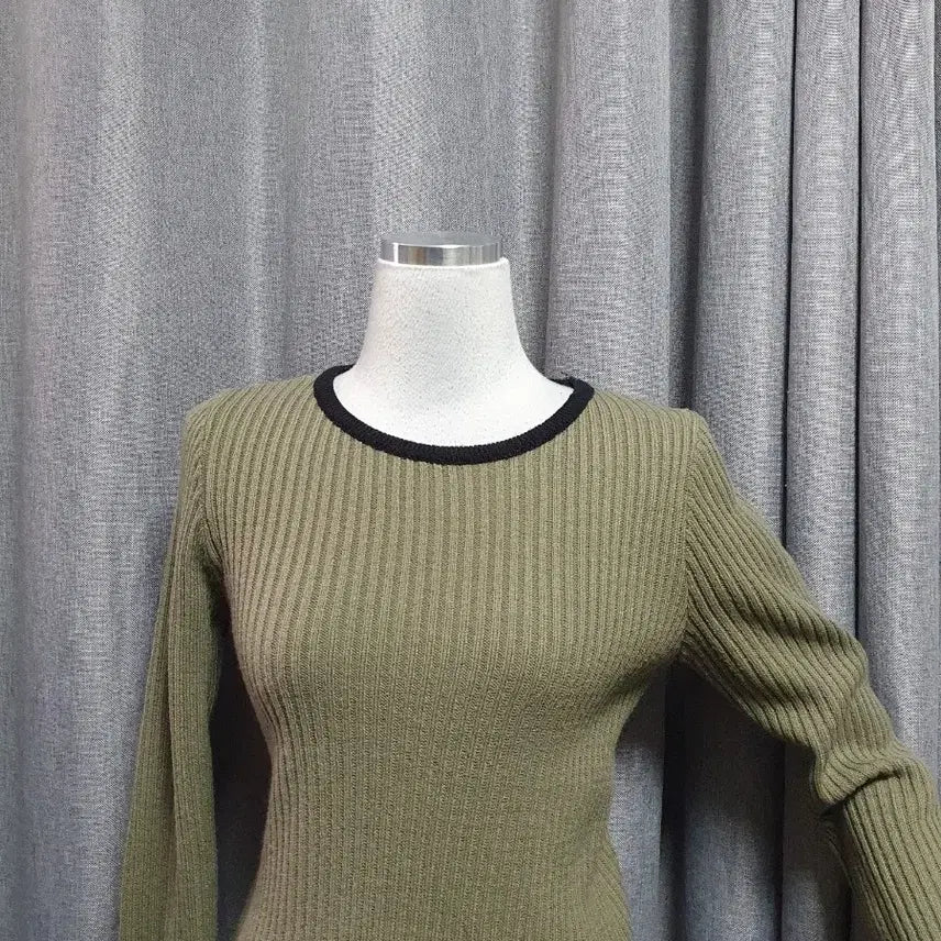 [SOLD OUT] 카키 라인테 이너니트