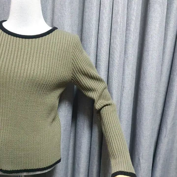 [SOLD OUT] 카키 라인테 이너니트