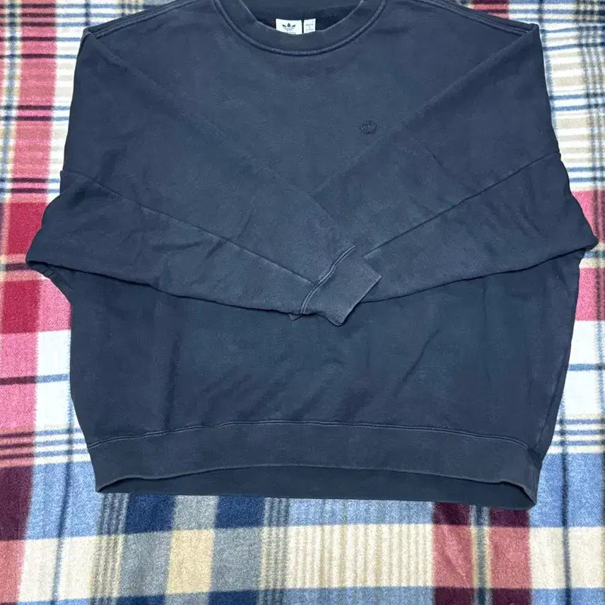 [BUNJANG] Adidas Faded Black Sweatshirt L / 아디다스 스웻셔츠 (페이디드 블랙, L)