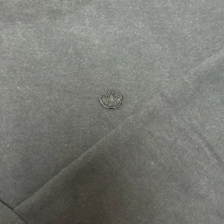 [BUNJANG] Adidas Faded Black Sweatshirt L / 아디다스 스웻셔츠 (페이디드 블랙, L)