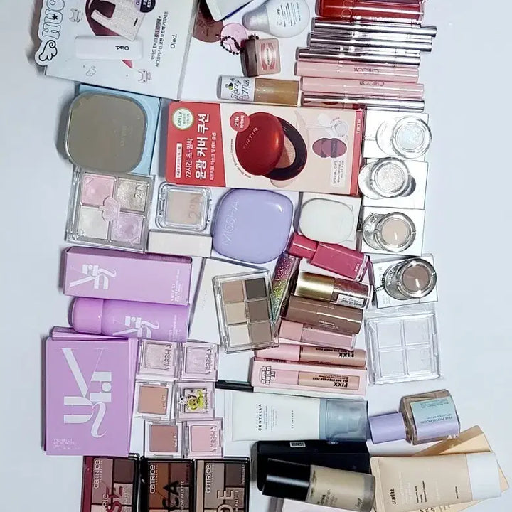 [BUNJANG] Assorted Makeup Bundle Set / (50개) 올리브영 메이크업 색조화장품 묶음 쿠션 틴트 선크림 섀도우