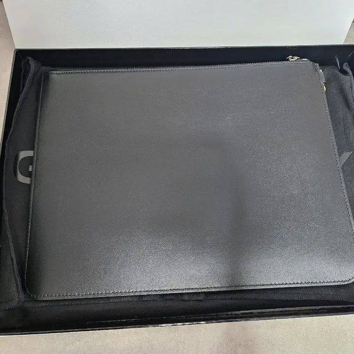 [BUNJANG] Givenchy Leather Clutch / 지방시 클러치 남여공용