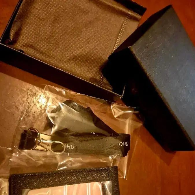 [SOLD OUT] 새제품  OHU 카드지갑 (사원증 카드 현금 다 가능)