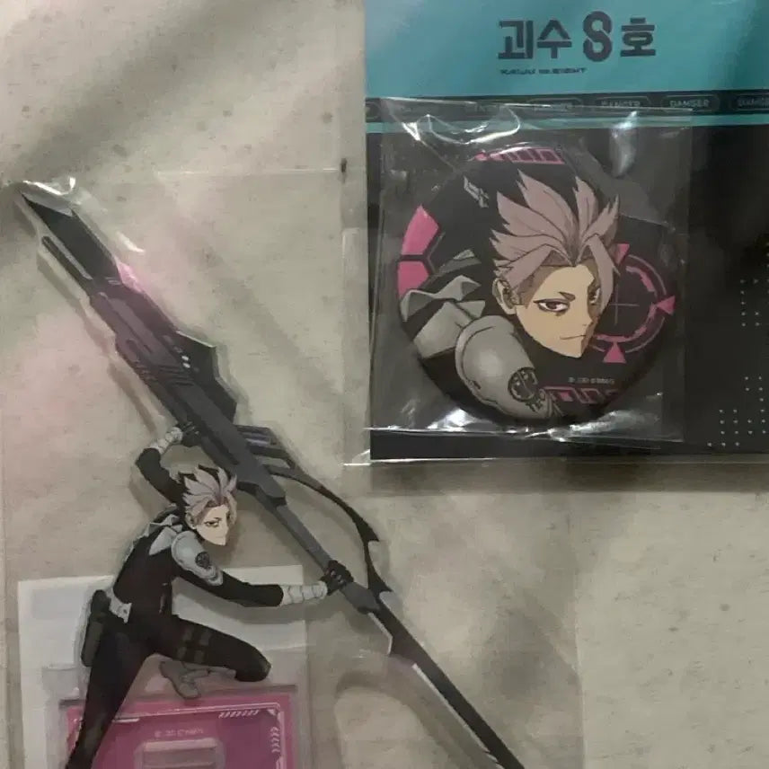 [BUNJANG] Kaiju No. 8 Narumi Acrylic Stand &amp; Can Badge Bundle / 괴수8호 나루미 일괄