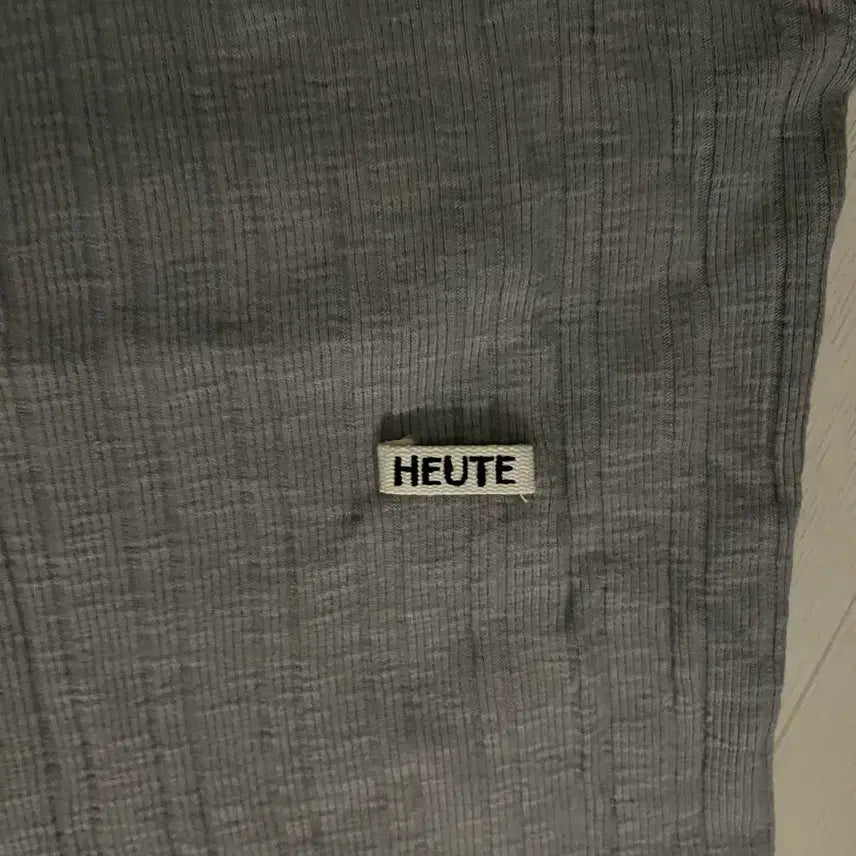 [BUNJANG] HEUTE Sleeveless Tank Top Gray M / HEUTE 슬리브리스 나시 그레이 m