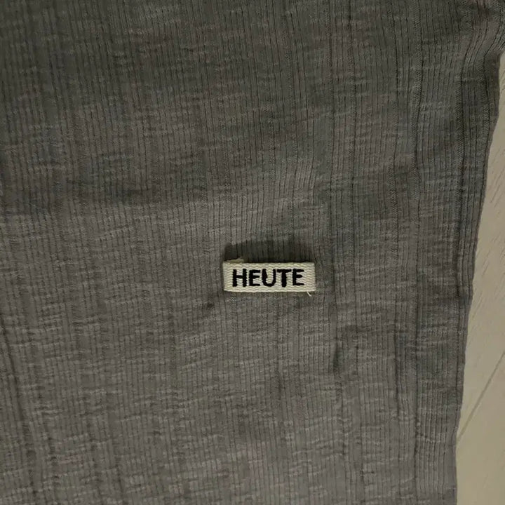 [BUNJANG] HEUTE Sleeveless Tank Top Gray M / HEUTE 슬리브리스 나시 그레이 m