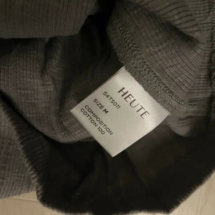 [BUNJANG] HEUTE Sleeveless Tank Top Gray M / HEUTE 슬리브리스 나시 그레이 m