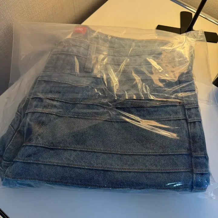 [BUNJANG] Supreme Layered Jeans Washed Blue 22FW / (새상품)슈프림 레이어드 진 워시드 블루 - 22FW