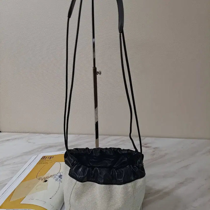 [BUNJANG] Jil Sander Canvas Drawstring Crossbody Bag / Jil Sander 캔버스 드로스트링 크로스 바디백