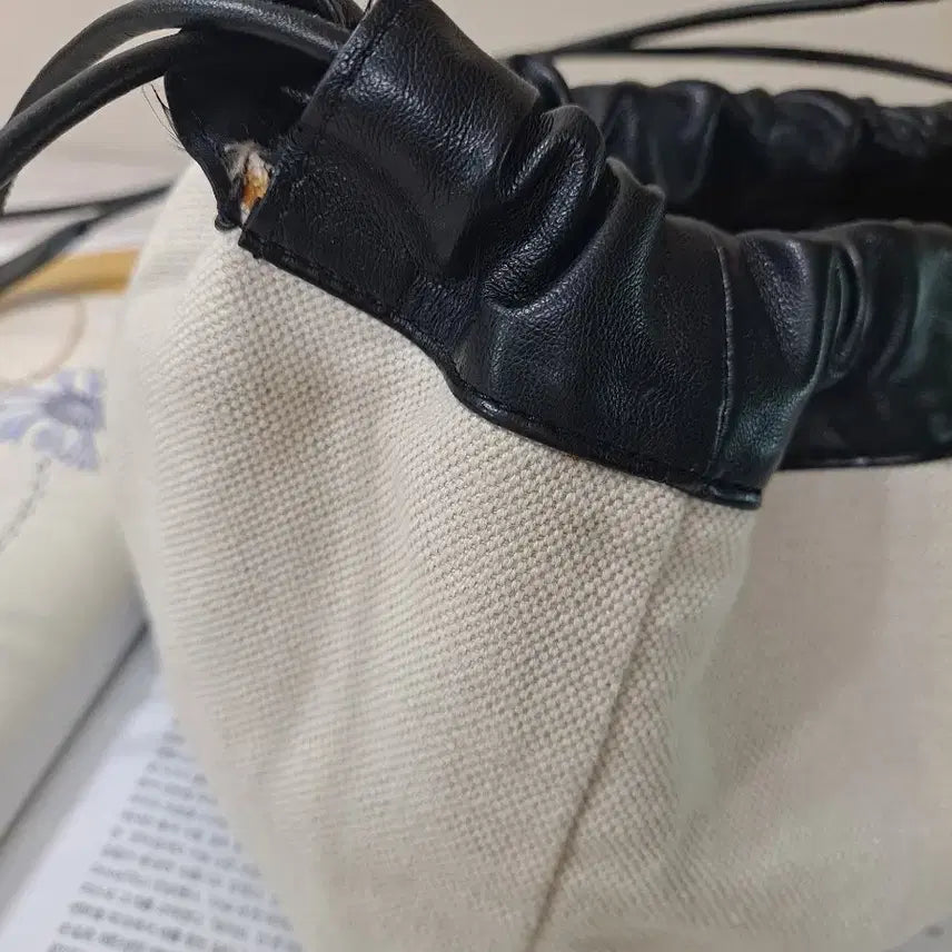 [BUNJANG] Jil Sander Canvas Drawstring Crossbody Bag / Jil Sander 캔버스 드로스트링 크로스 바디백