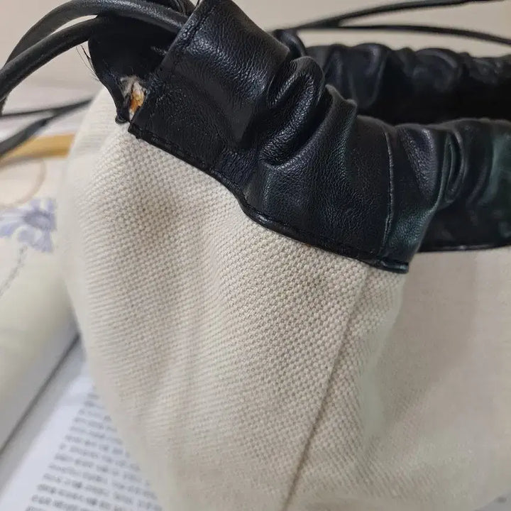 [BUNJANG] Jil Sander Canvas Drawstring Crossbody Bag / Jil Sander 캔버스 드로스트링 크로스 바디백