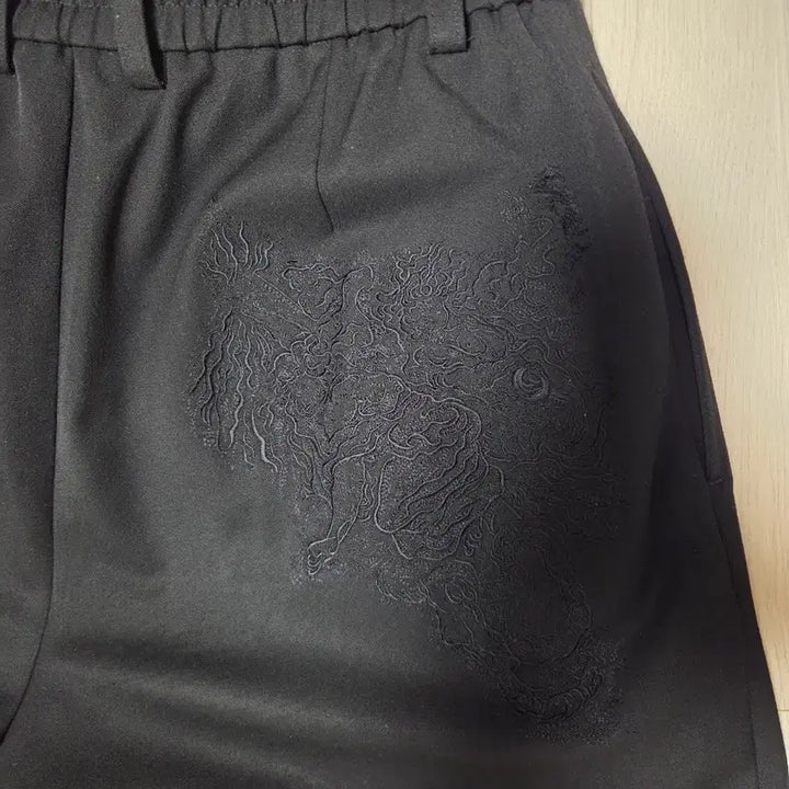 [SOLD OUT] [78] 송지오 24FW NIGHT THIEVES 엠브로이드 팬츠