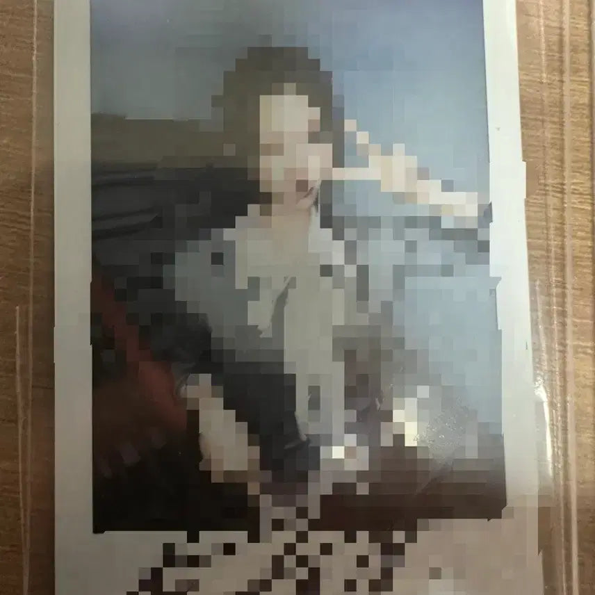 [BUNJANG] LE SSERAFIM Yunjin Signed Polaroids / 리센느 제나 싸인 폴라 싸폴