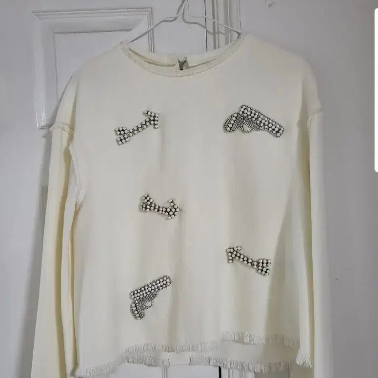 [BUNJANG] Vov Ivory Bullet Embroidery Sweatshirt / 보브 아이보리 총알 자수 맨투맨 티셔츠