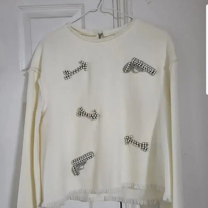 [BUNJANG] Vov Ivory Bullet Embroidery Sweatshirt / 보브 아이보리 총알 자수 맨투맨 티셔츠